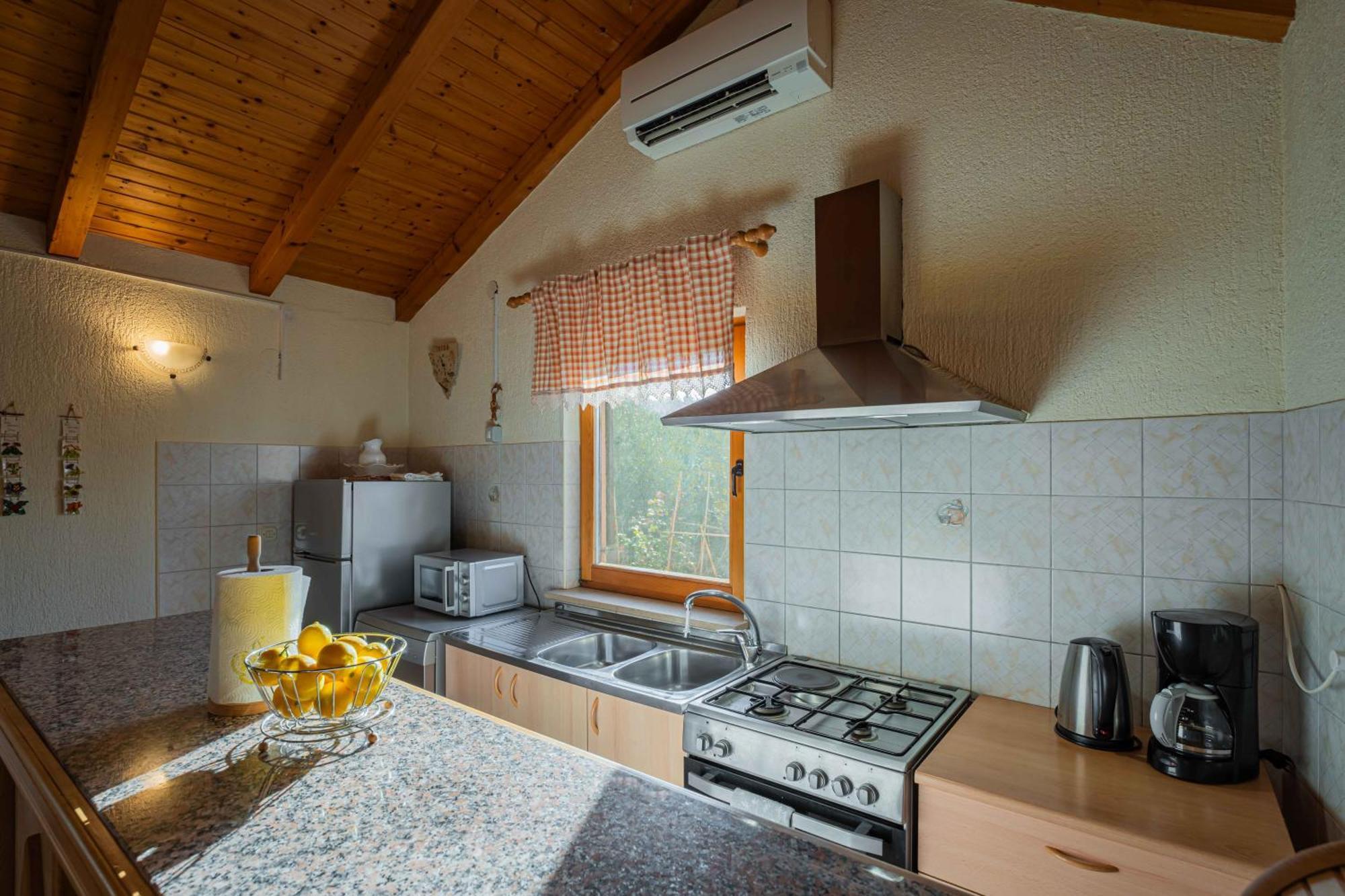 Garden House Kablar Ferienhaus